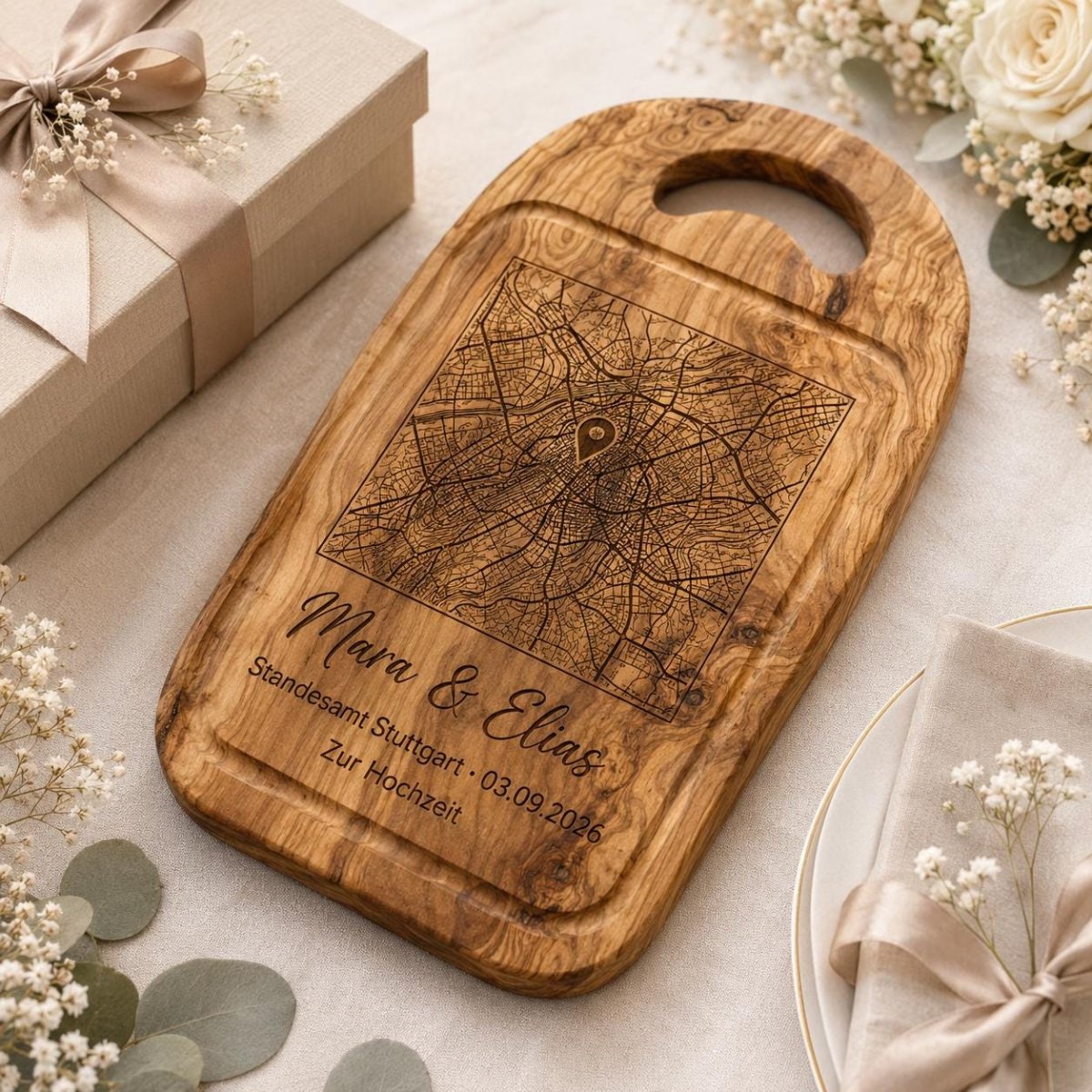 Olivenholzbrett mit Stadtkarte personalisiertes Hochzeitsgeschenk – Anwendungsbeispiel in der Küche