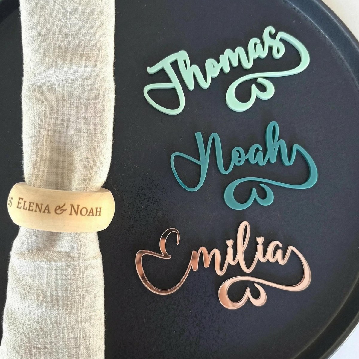 Personalisierte Acryl - Platzkarten für Gläser – Namensanhänger in 20 Farben - LaserArt Germany