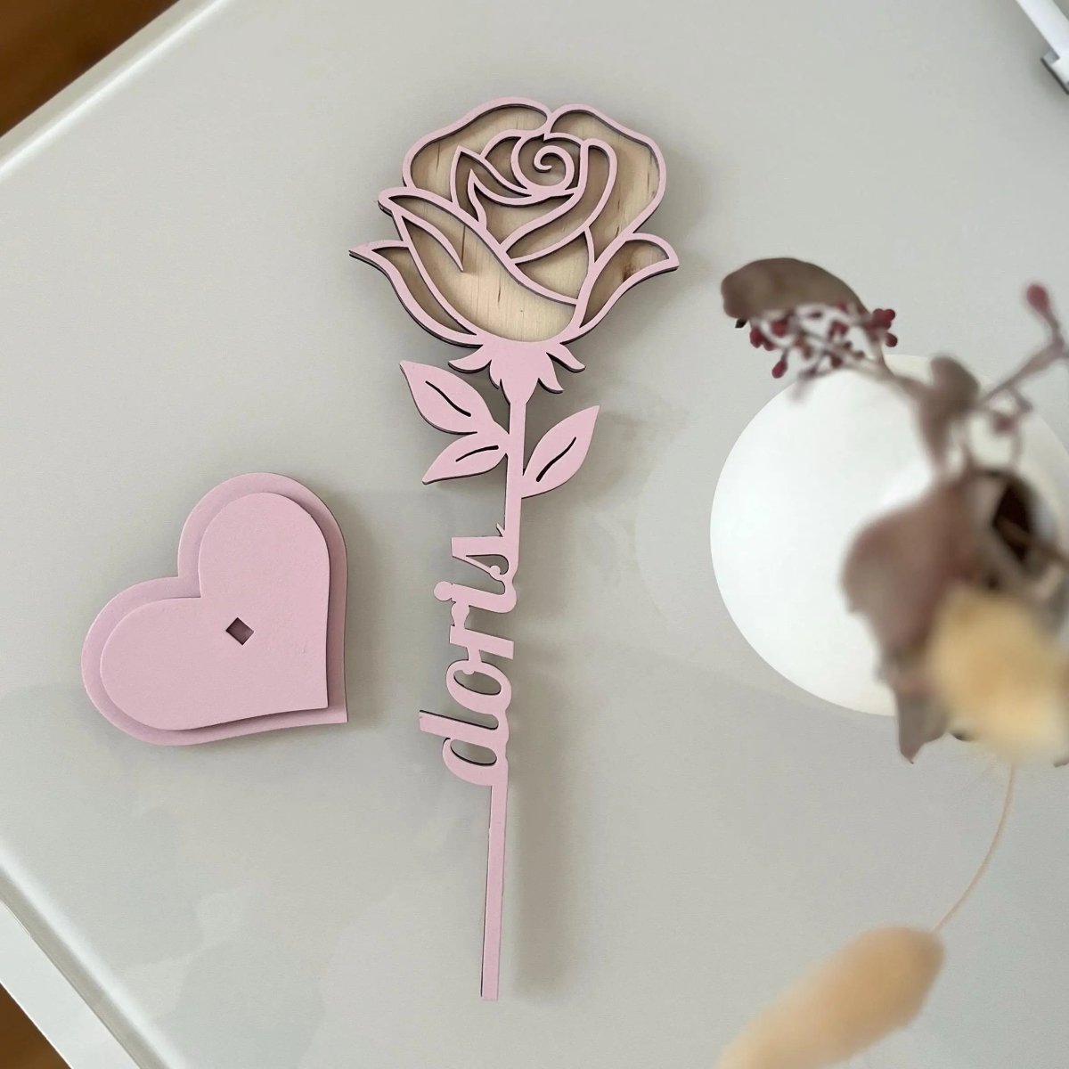 Ewige Rose aus Holz personalisiert – Draufsicht auf die Blüte