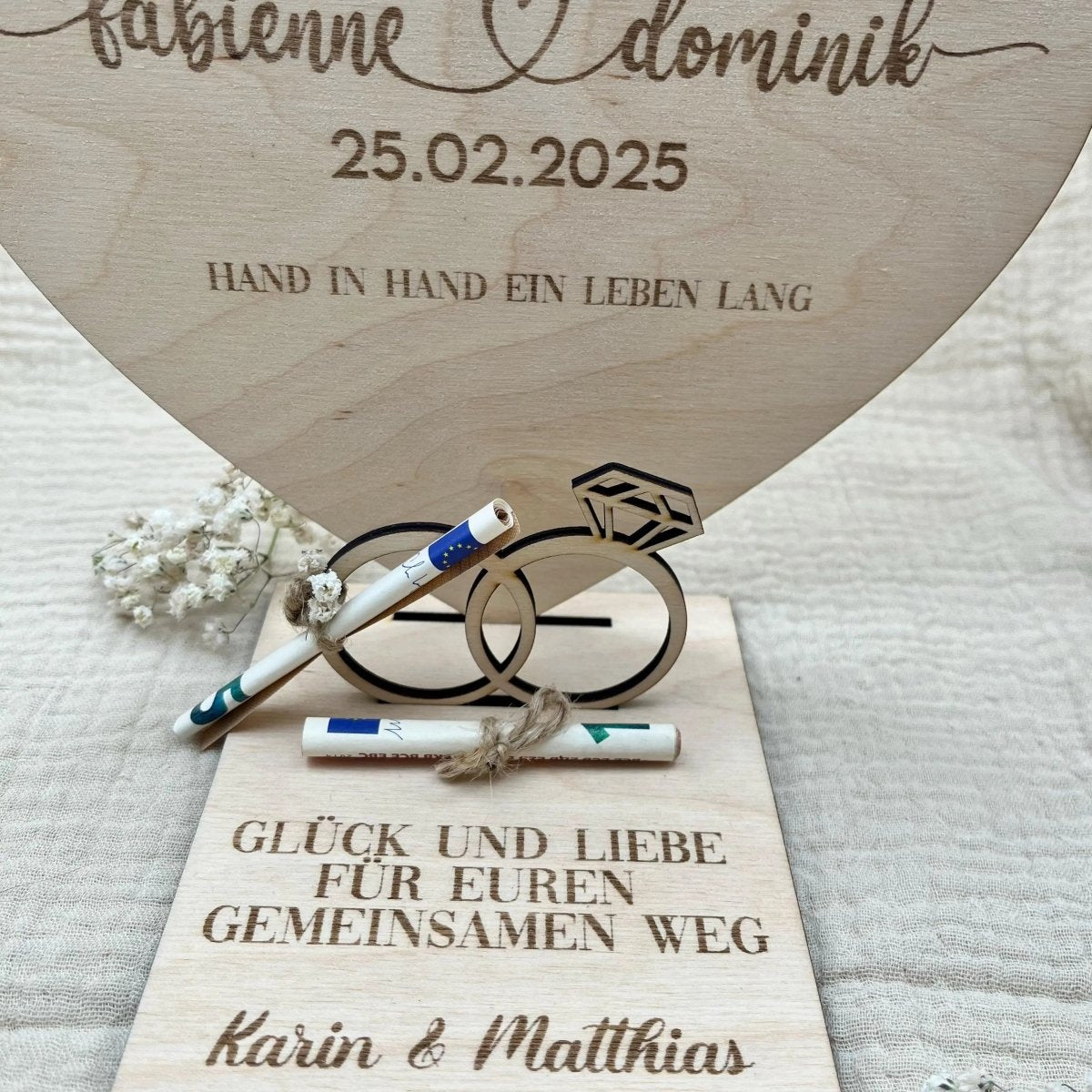 Personalisierte Geldgeschenk Herzplatte aus Holz – Hochzeitsgeschenk & Erinnerung - LaserArt Germany