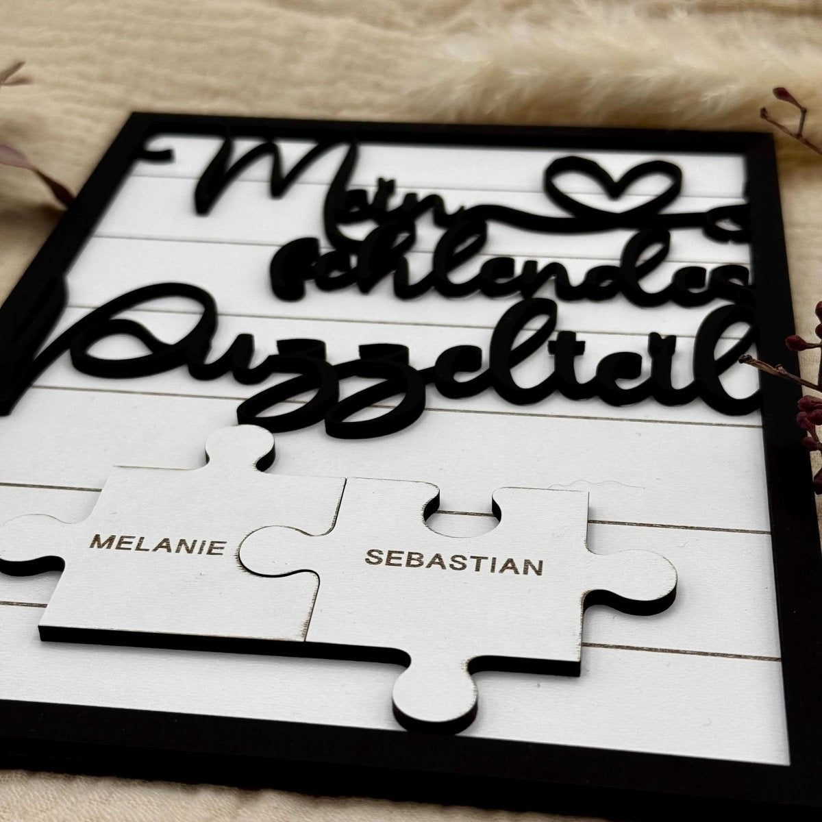 Personalisiertes Puzzleteil Geschenk für Paare – Detailaufnahme der Namensgravur