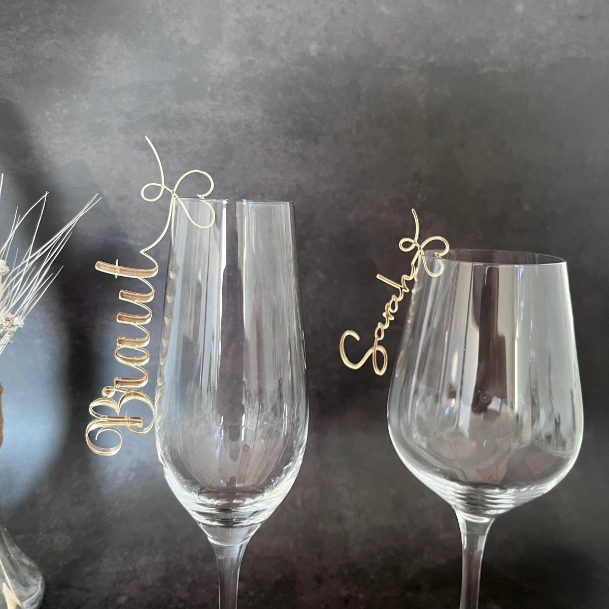 Personalisierte Namensschilder Hochzeit aus Acryl – Nahaufnahme des Acrylmaterials