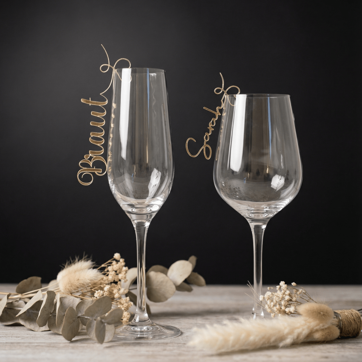Personalisierte Namensschilder Hochzeit aus Acryl – Auf der Hochzeitstafel platziert