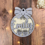 Personalisierte Weihnachtskugel |Anhänger mit Namen aus Holz für den Christbaum - LaserArt Germany