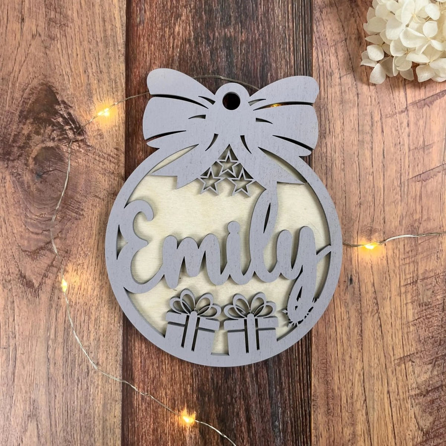 Personalisierte Weihnachtskugel |Anhänger mit Namen aus Holz für den Christbaum - LaserArt Germany