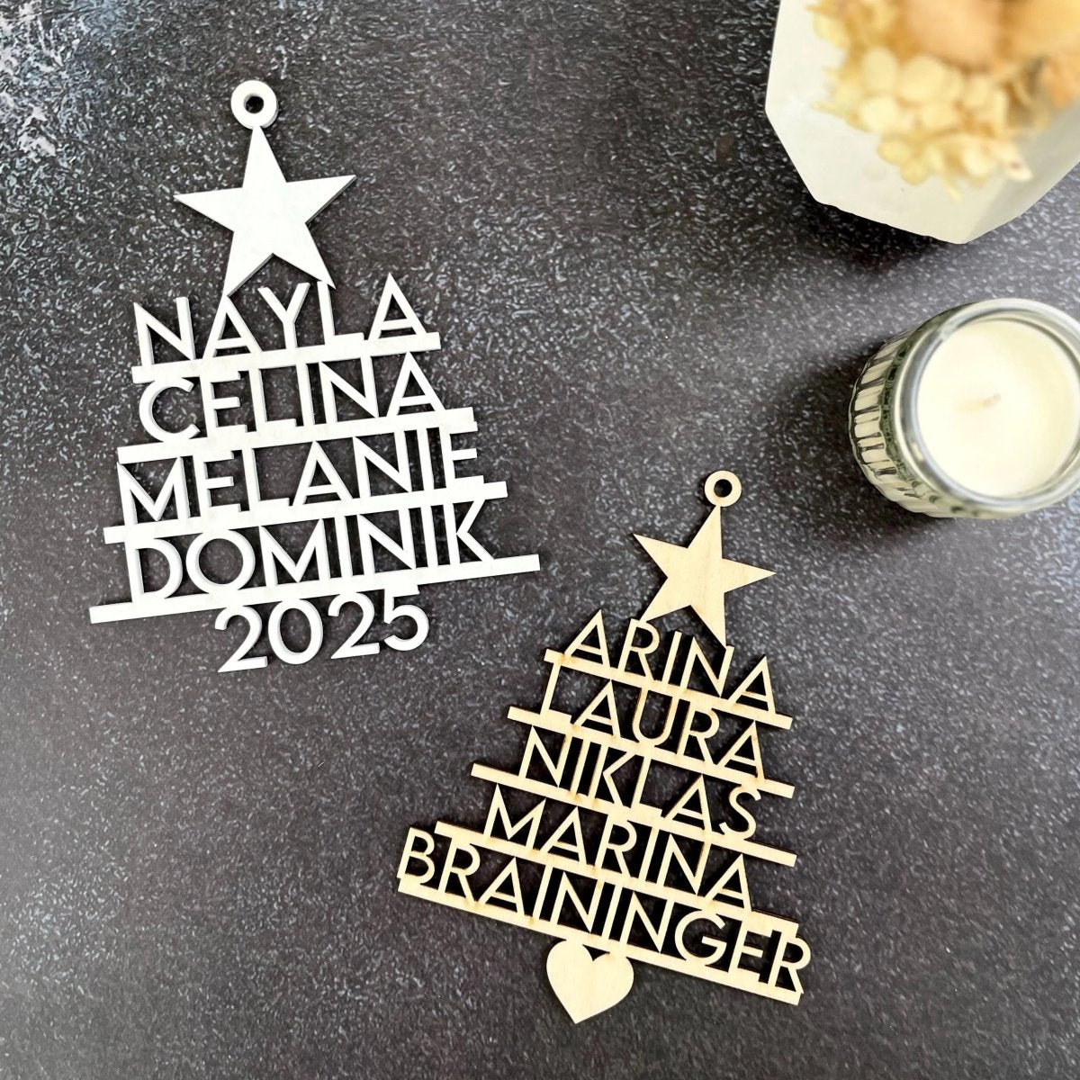 Weihnachtsanhänger Tannenbaum personalisiert, Christbaumschmuck aus Holz – Hauptansicht