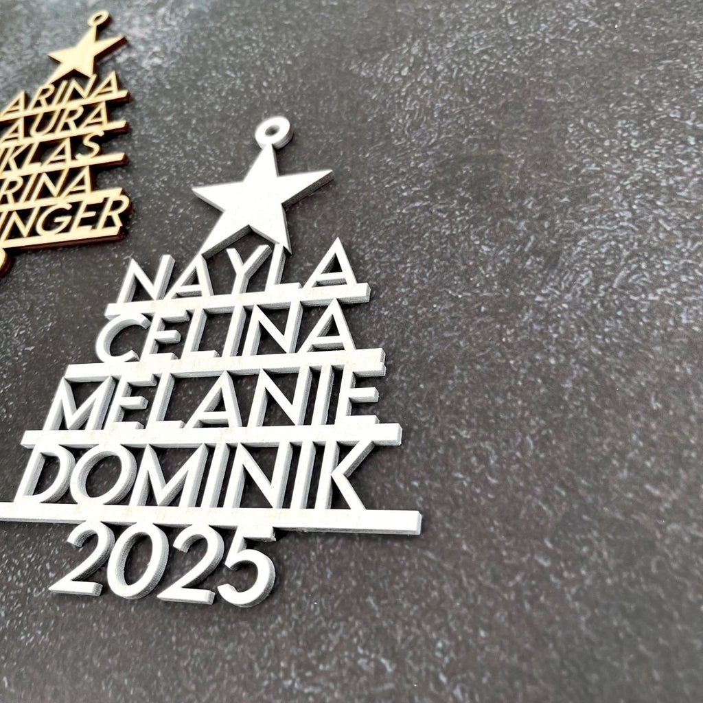 Personalisierte Weihnachtskugel | Christbaumschmuck Anhänger mit Namen aus Holz - LaserArt Germany