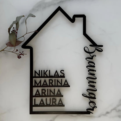 Personalisiertes Familienschild aus Holz in Hausform | Geschenk zum Einzug - LaserArt Germany