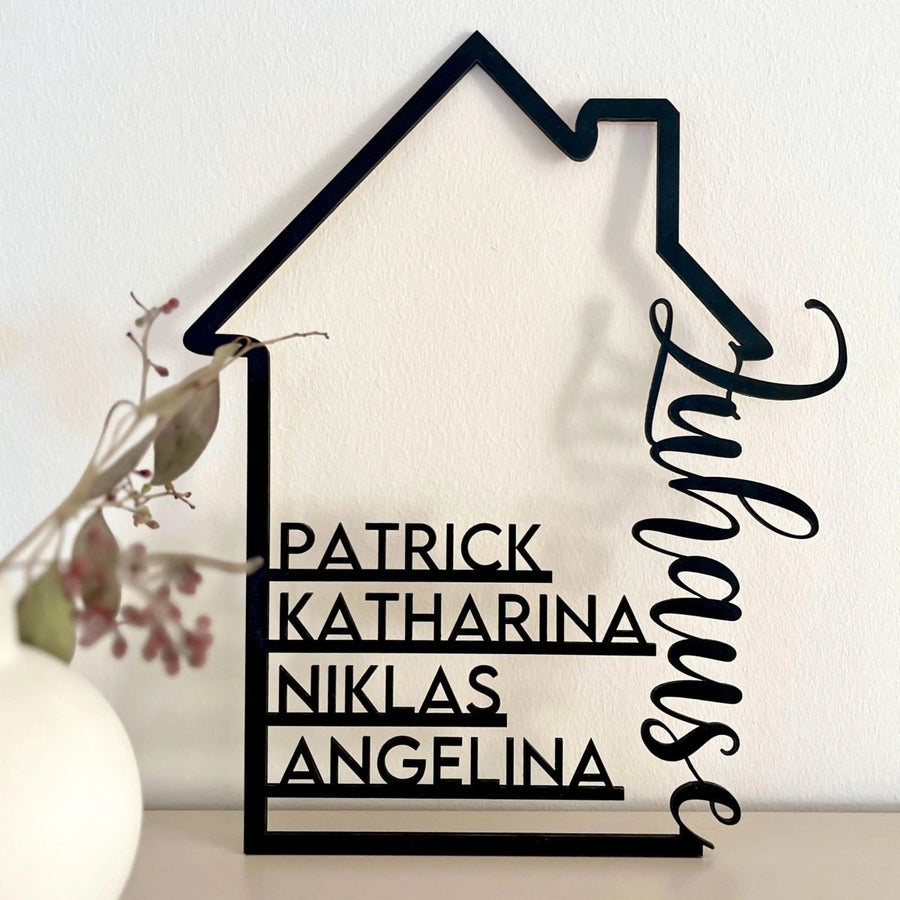 Personalisiertes Familienschild aus Holz in Hausform | Geschenk zum Einzug - LaserArt Germany