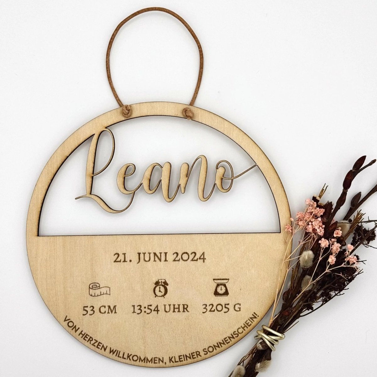 Personalisiertes Geburtsschild aus Holz mit Name und Daten als Geschenk zur Geburt - LaserArt Germany