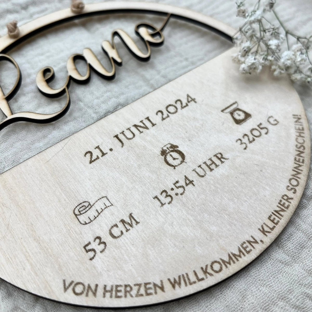 Personalisiertes Geburtsschild aus Holz mit Name und Daten als Geschenk zur Geburt - LaserArt Germany