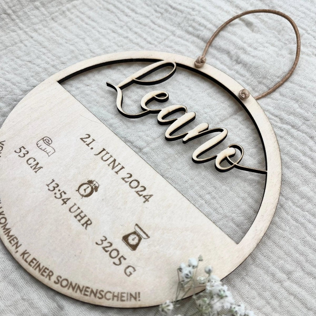 Personalisiertes Geburtsschild aus Holz mit Name und Daten als Geschenk zur Geburt - LaserArt Germany