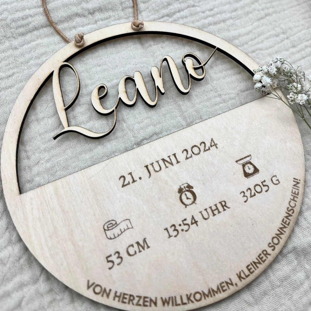 Personalisiertes Geburtsschild aus Holz mit Name und Daten als Geschenk zur Geburt - LaserArt Germany