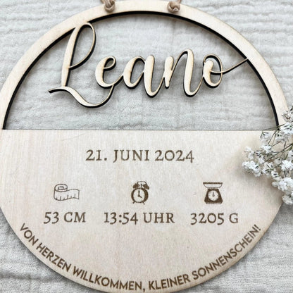 Personalisiertes Geburtsschild aus Holz mit Name und Daten als Geschenk zur Geburt - LaserArt Germany