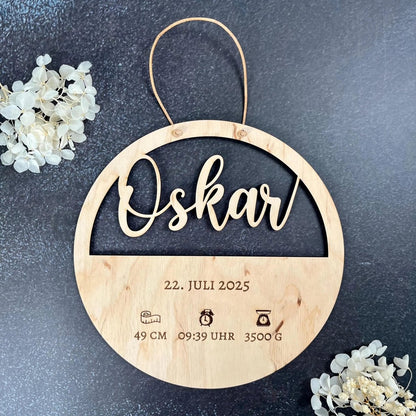Personalisiertes Geburtsschild aus Holz mit Name und Daten als Geschenk zur Geburt - LaserArt Germany