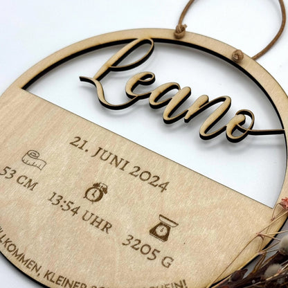 Personalisiertes Geburtsschild aus Holz mit Name und Daten als Geschenk zur Geburt - LaserArt Germany