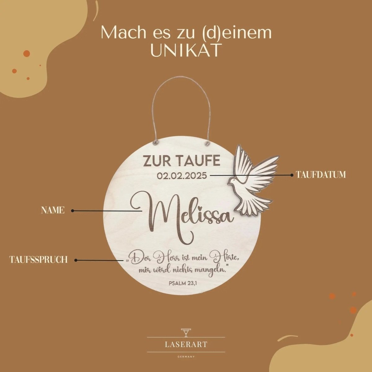 Taufgeschenk Friedenstaube aus Holz personalisiert – Detailaufnahme der Namensgravur