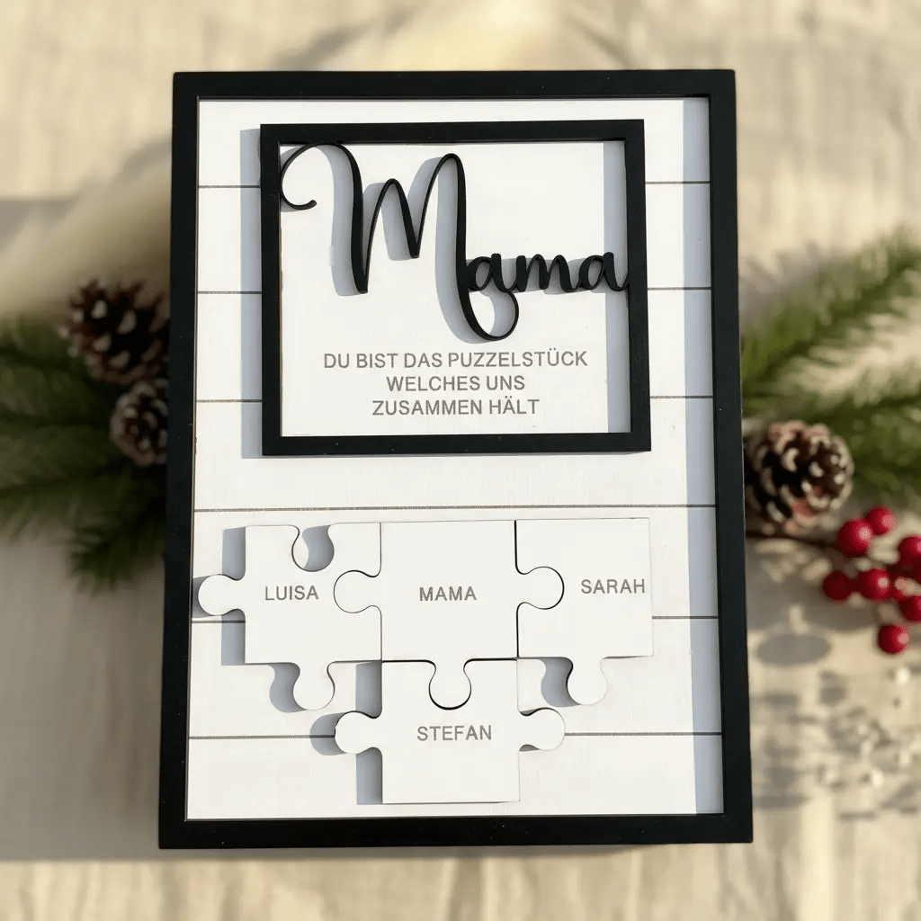 Mama Puzzle aus Holz personalisiert – Größenvergleich in der Hand