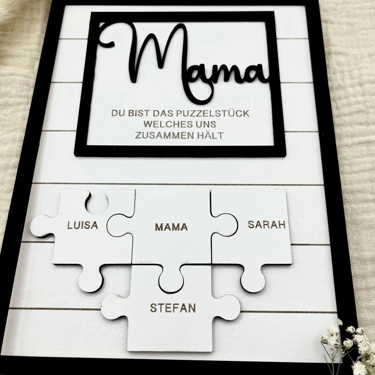Mama Puzzle Muttertag aus Holz personalisiert – Nahaufnahme der Holzmaserung