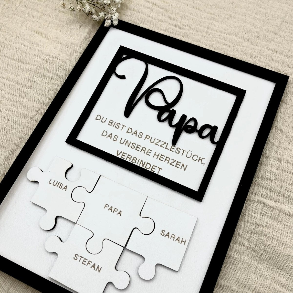 Papa Puzzle Vatertag aus Holz personalisiert – Detailaufnahme der gravierten Namen