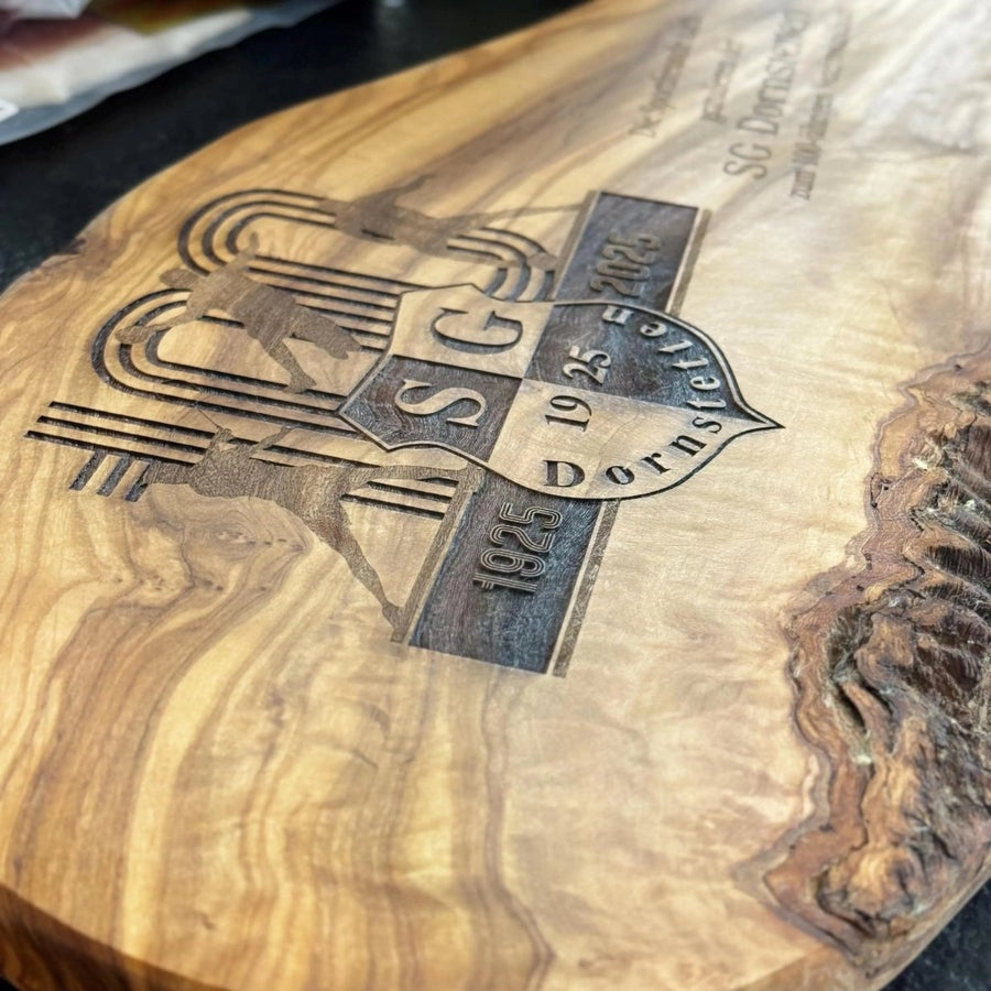 Personalisiertes Schneidebrett mit Gravur | Olivenholzbrett - LaserArt Germany