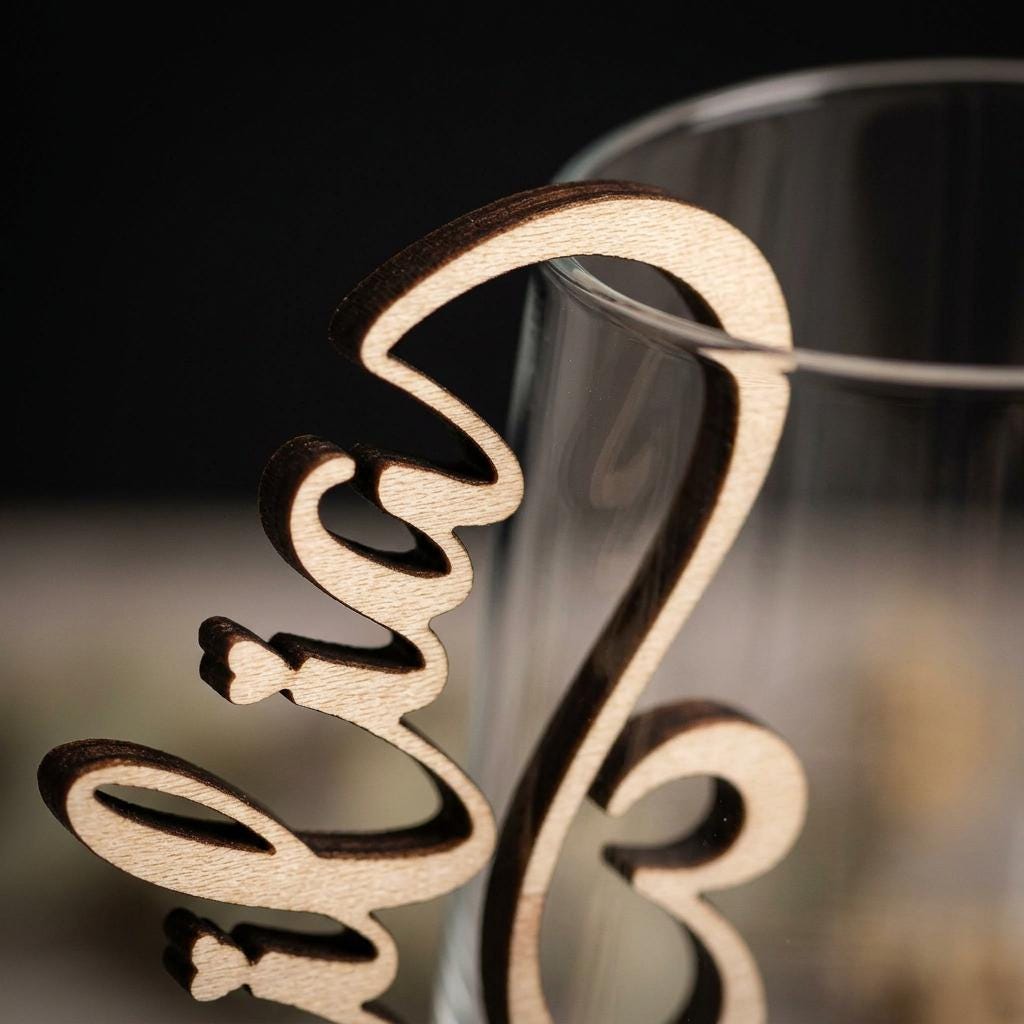 Schriftartenübersicht Glasplatzkarte Holz – 12 Schriftarten für Hochzeit