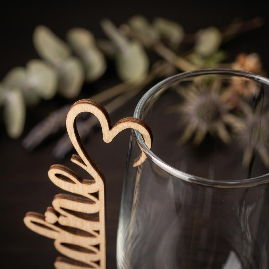 Glasplatzkarte Hochzeit Design 4 – Holz Platzkarte am Glas Hochzeit