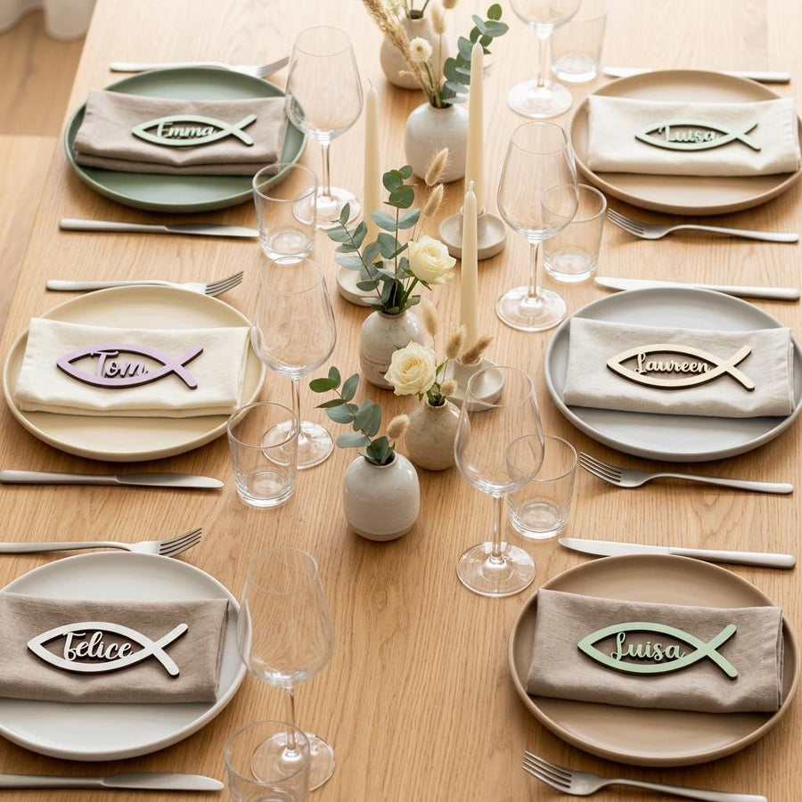 Étiquette baptême personnalisée bois – marque-place avec symbole Ichthys, naturel