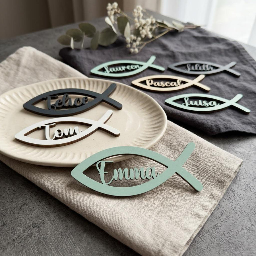 Marque-place Communion en bouleau – symbole poisson gravé laser avec prénom