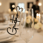 Acryl-Platzkarten für Gläser, Tischdeko Hochzeit – Größenvergleich in der Hand