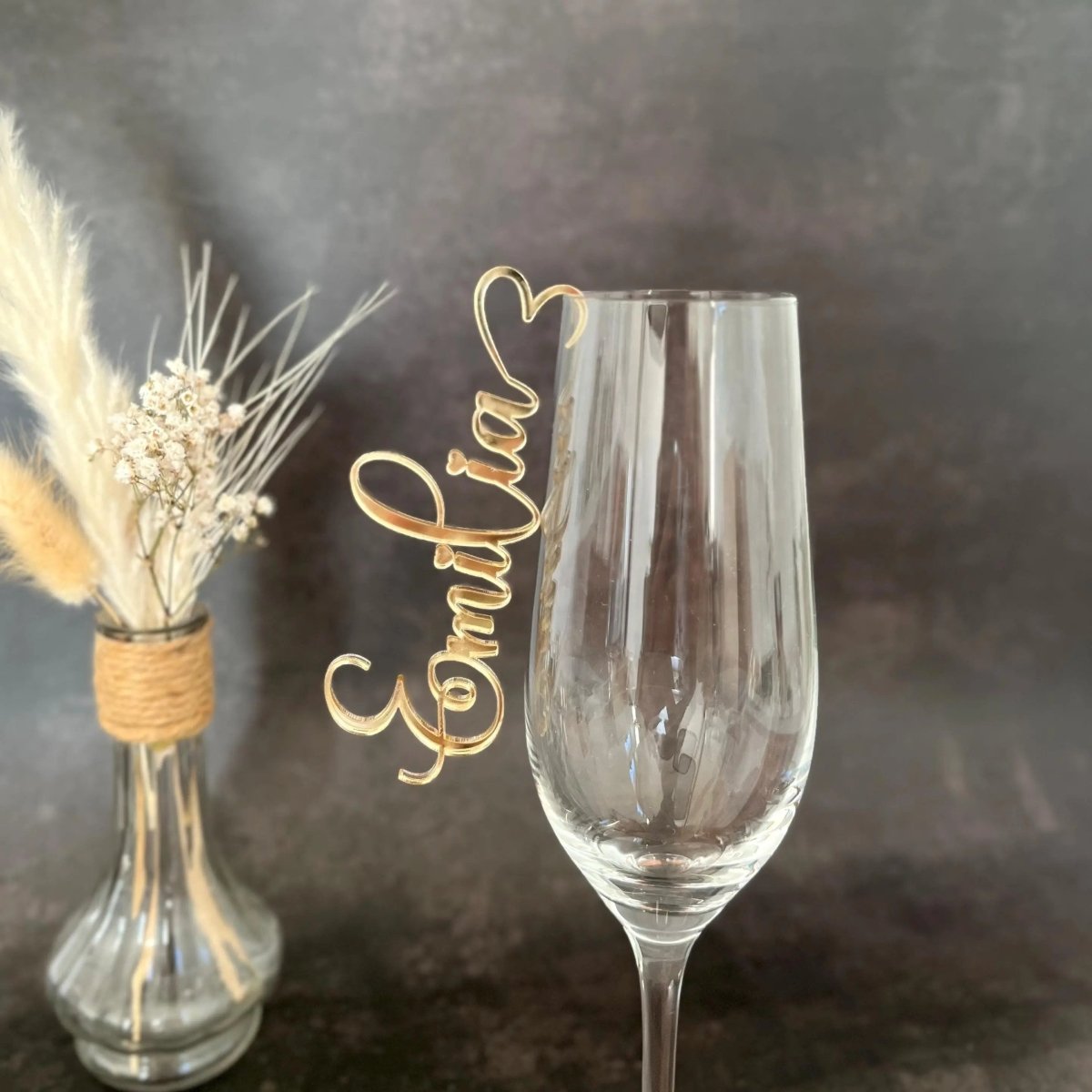 Acryl-Platzkarten für Gläser, Tischdeko Hochzeit – Seitenansicht am Glas