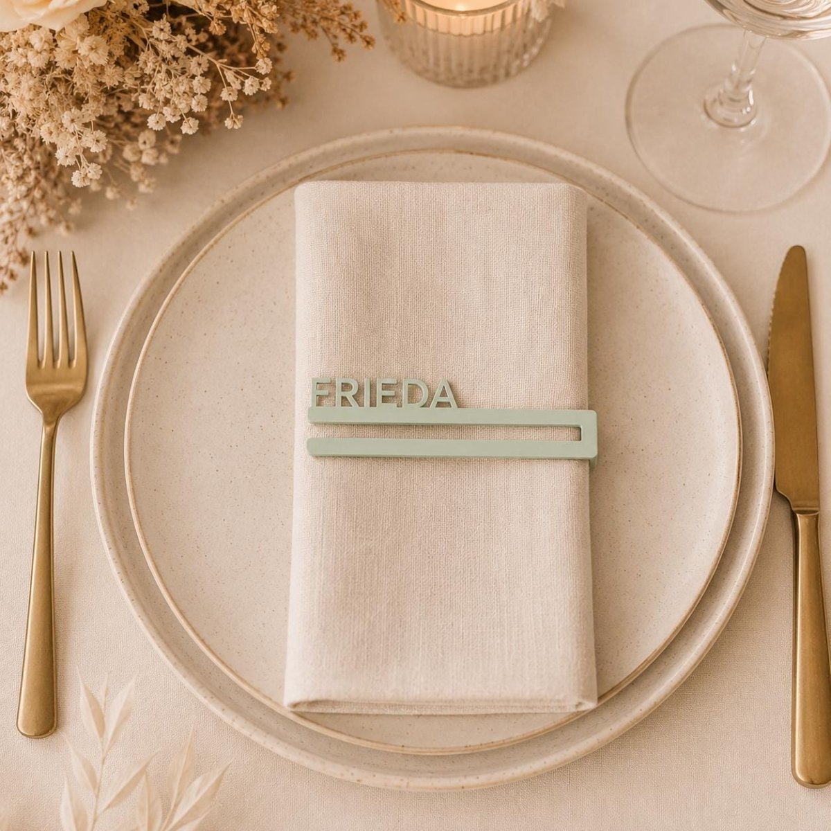 Platzkarten Hochzeit Acryl Serviettenring mit Namen – Seitenansicht