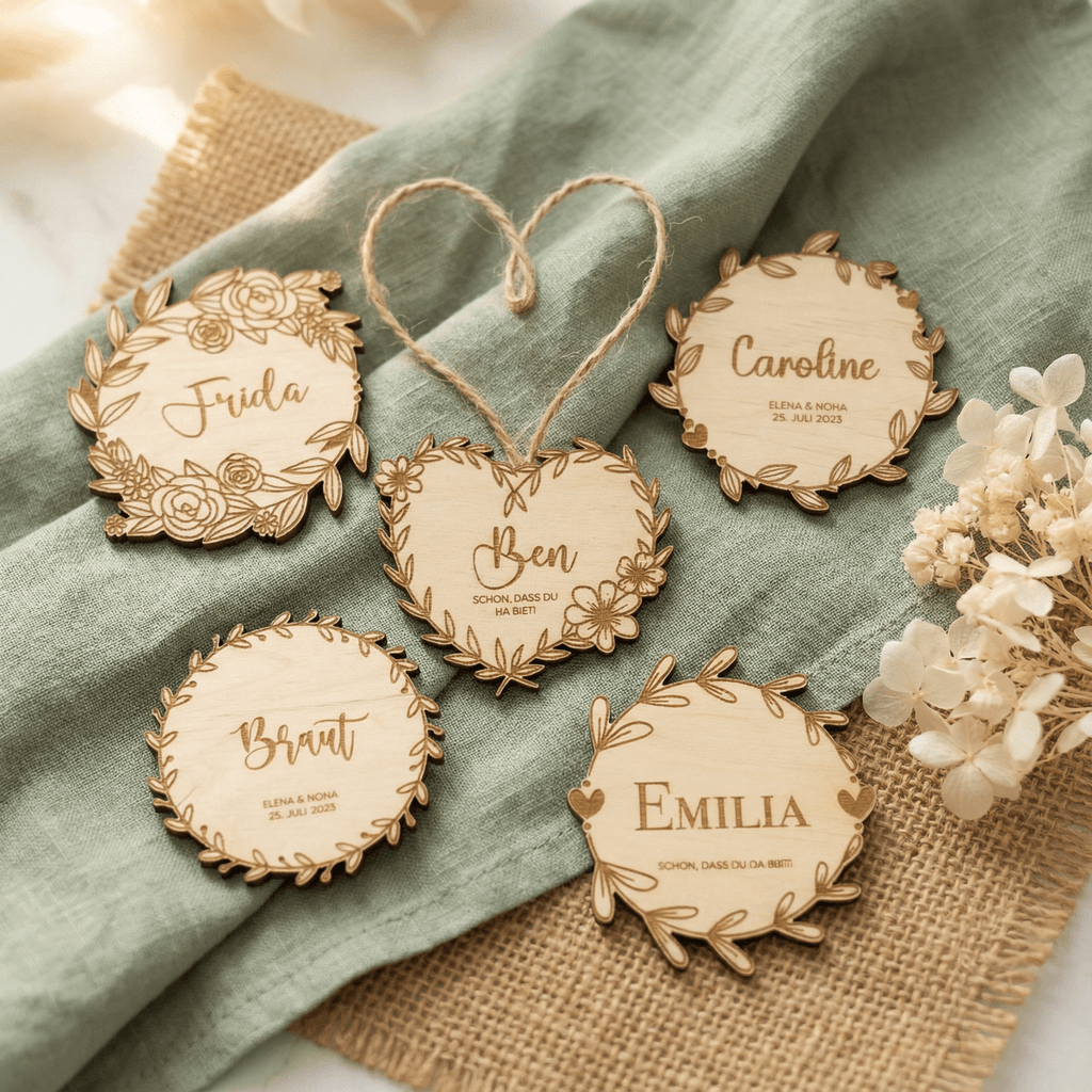 Platzkarten Namensschilder Hochzeit aus Holz für individuelle Feste - LaserArt Germany
