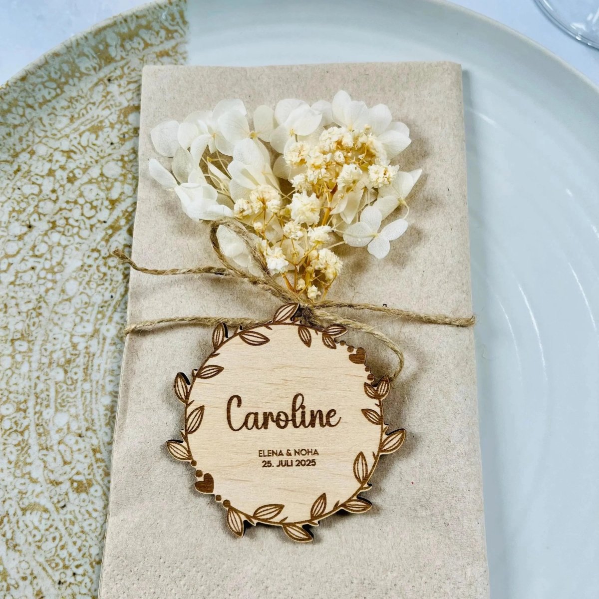 Platzkarten Namensschilder Hochzeit aus Holz für individuelle Feste - LaserArt Germany