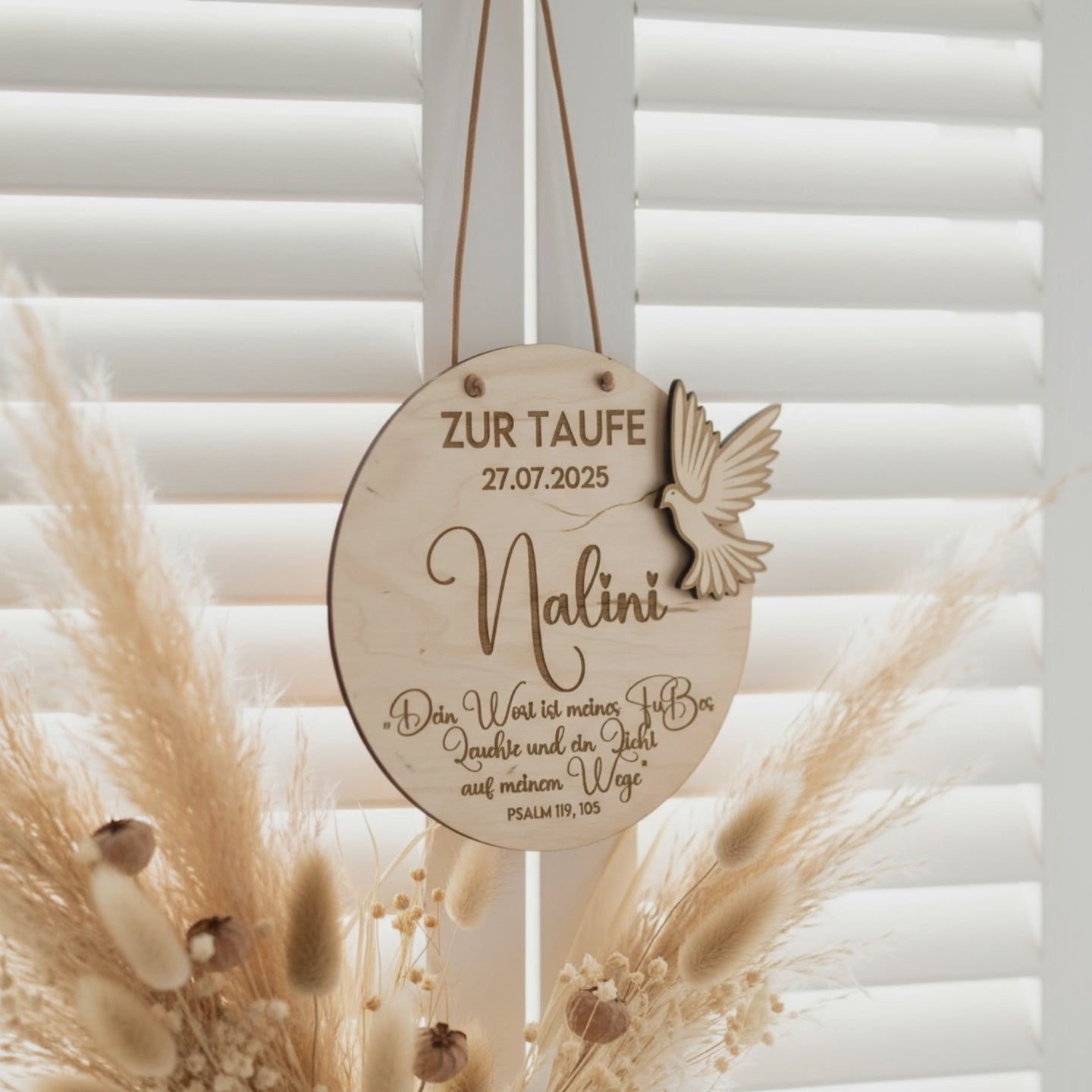 Personalisiertes Geschenk zur Taufe als Taufschild mit Friedenstaube.
