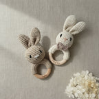 Baby Rassel personalisiert & gehäkelt | Greifling | Hase.