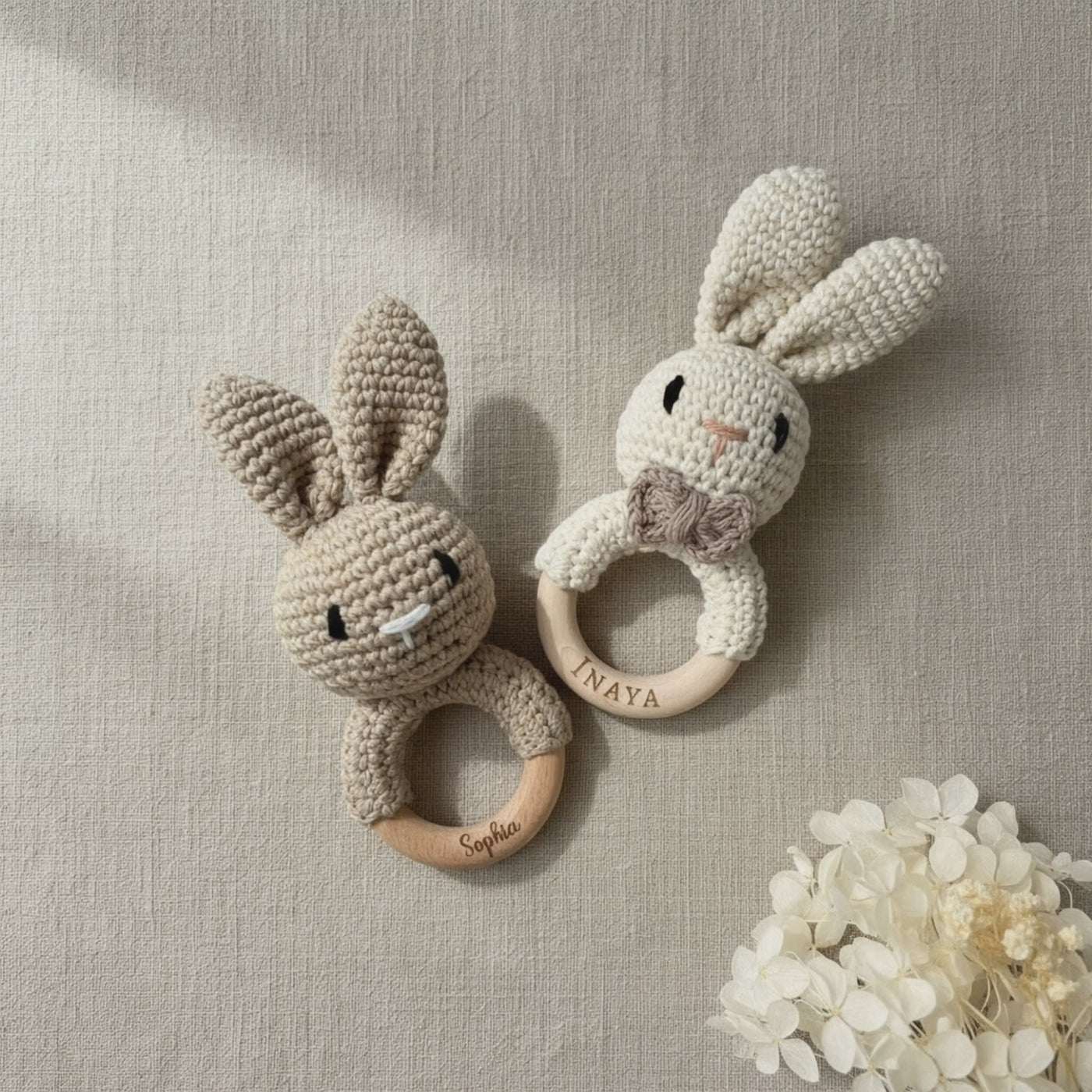 Baby Rassel personalisiert & gehäkelt | Greifling | Hase.