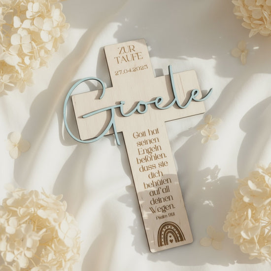 Personalisiertes Taufkreuz aus Holz | Erinnerung an die Taufe.