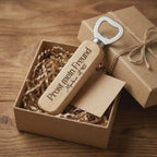 Flaschenöffner Geburtstag Mann personalisiert – Geschenk für Männer aus Holz
