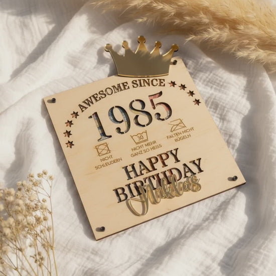 Geldgeschenk Geburtstag personalisiert zum Runden | Awesome Since Jahrgang | Holzschild mit Acryl Namen | Geschenk für Männer Frauen.