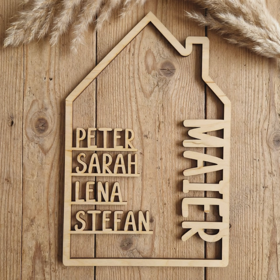 Haus aus Holz mit Namen | Familienschild personalisiert