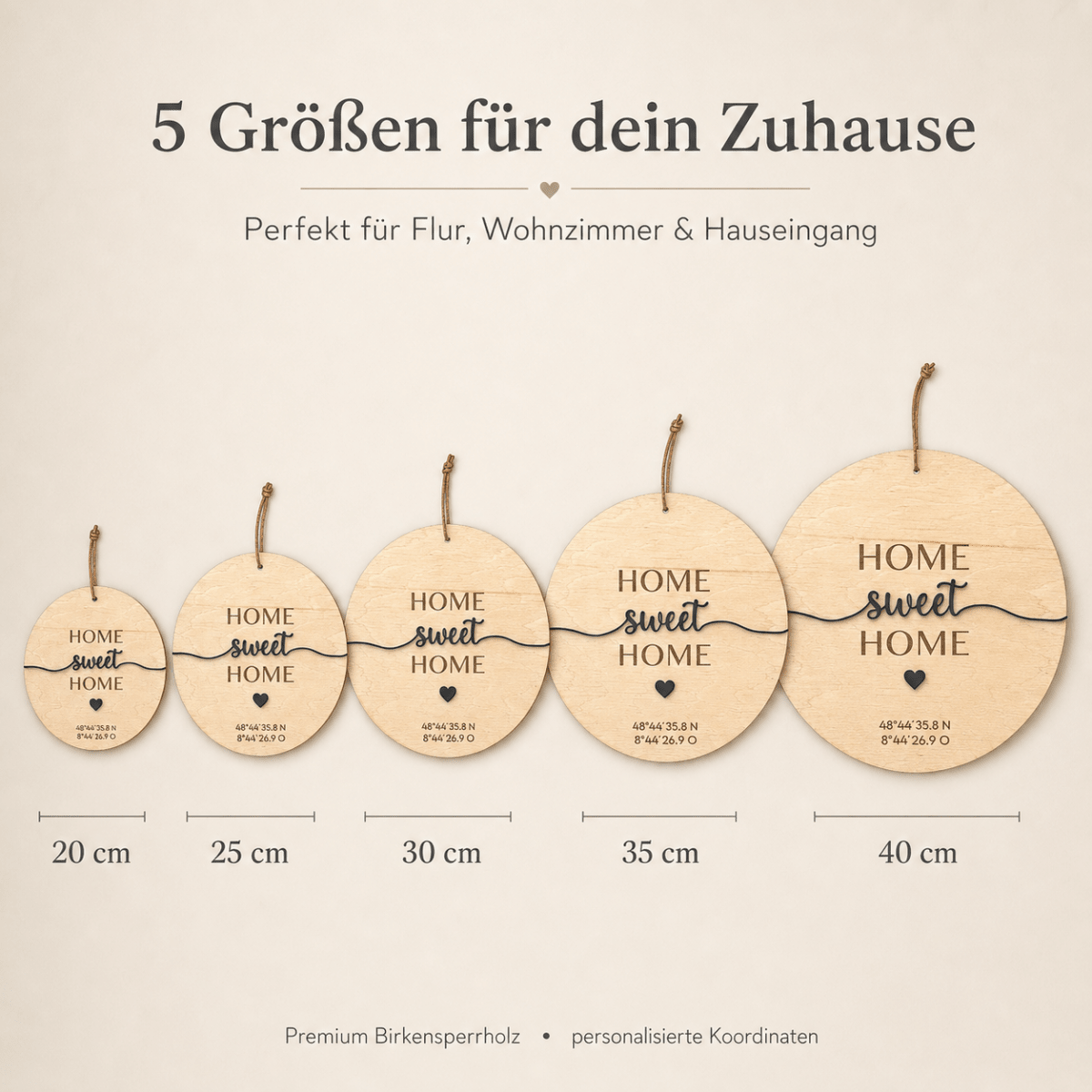 Richtfest Geschenk Türschild mit Koordinaten aus Holz – Größenvergleich in der Hand