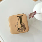 Schmuckbox Monogramm aus Kunstleder personalisiert – Geöffnete Ansicht des Innenraums