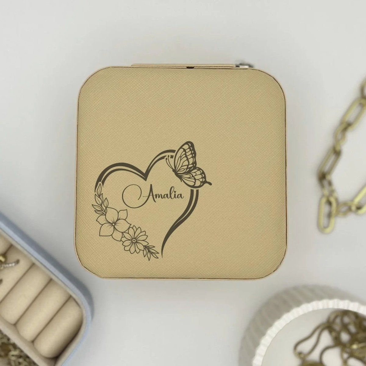 Schmuckkästchen personalisiert mit Name und stilvollem Herz - LaserArt Germany