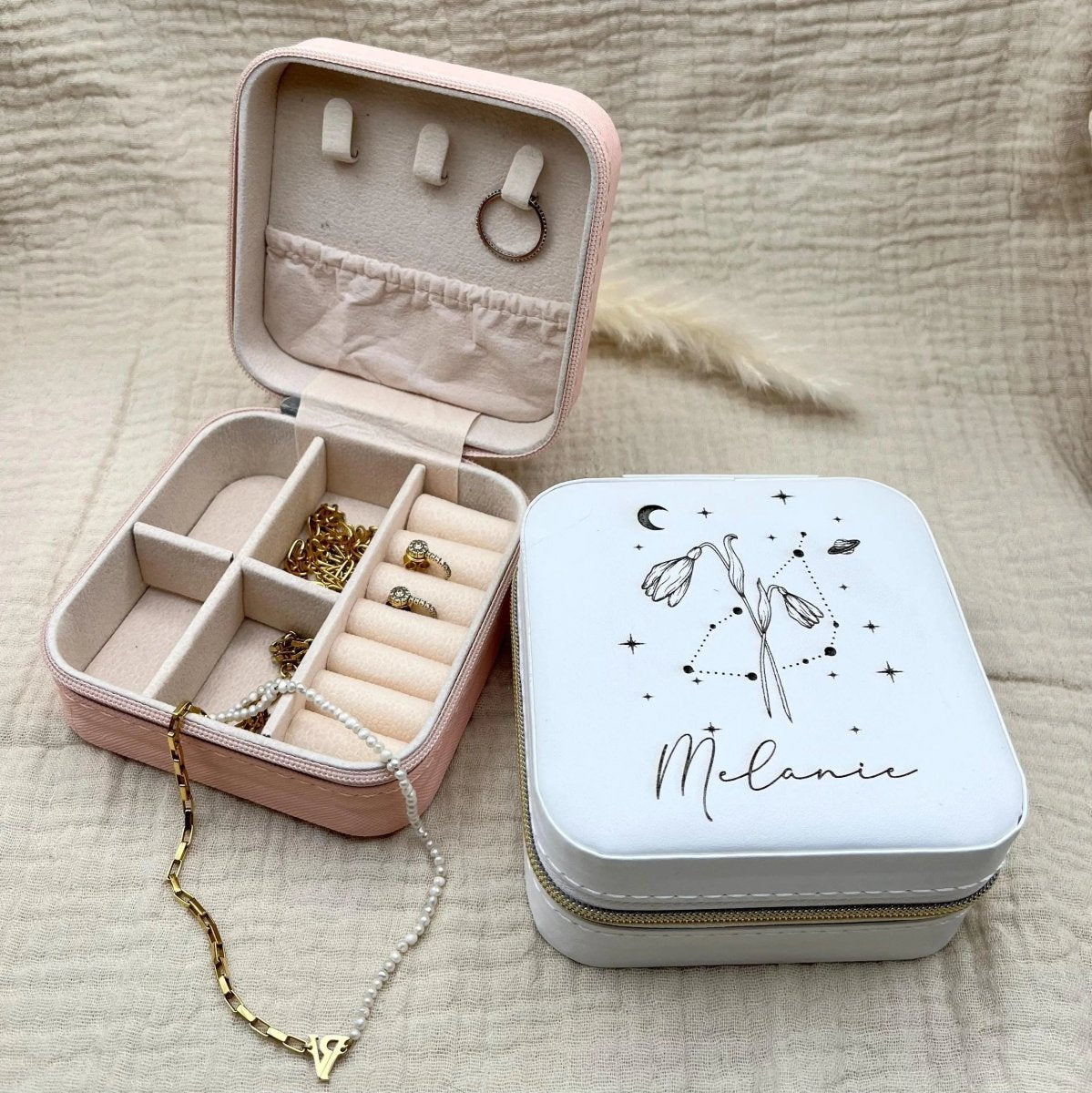 Schmuckkästchen personalisiert mit Sternzeichen, Geburtsblume & Name - LaserArt Germany