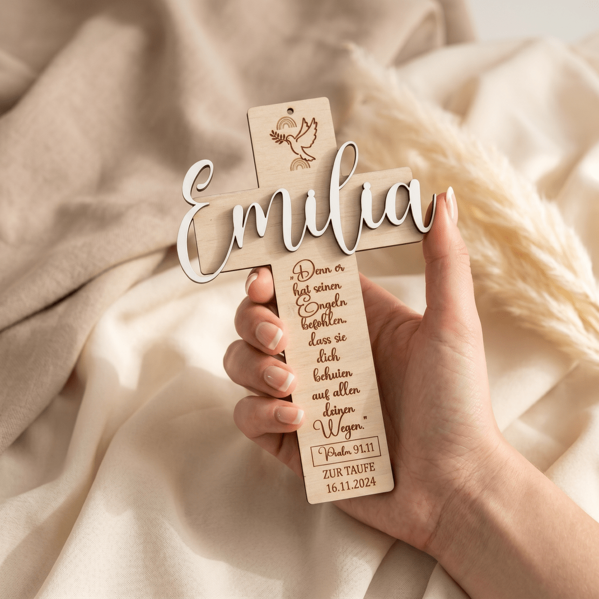 Taufkreuz aus Holz mit Glaubenssymbol | personalisiert - LaserArt Germany