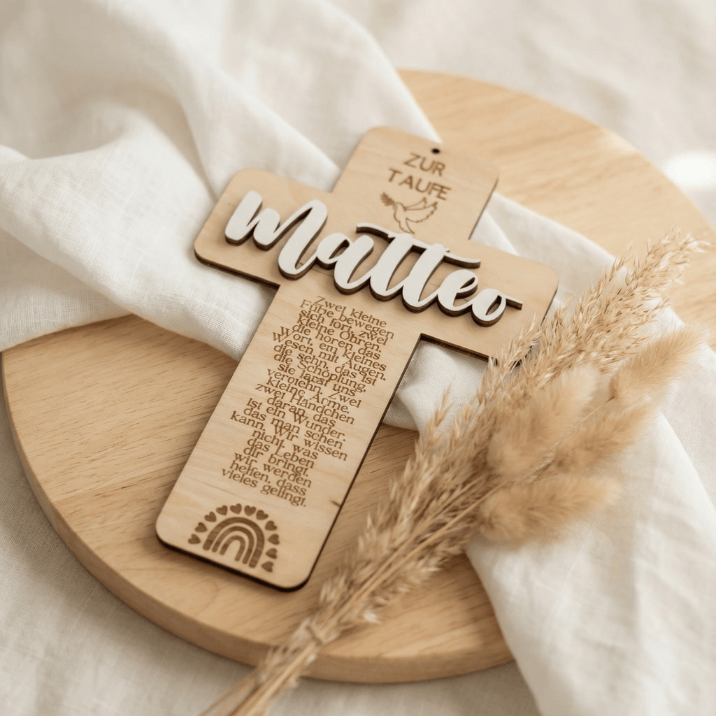 Taufkreuz aus Holz personalisiert – Geschenk zur Taufe, Geburt & Erinnerung - LaserArt Germany