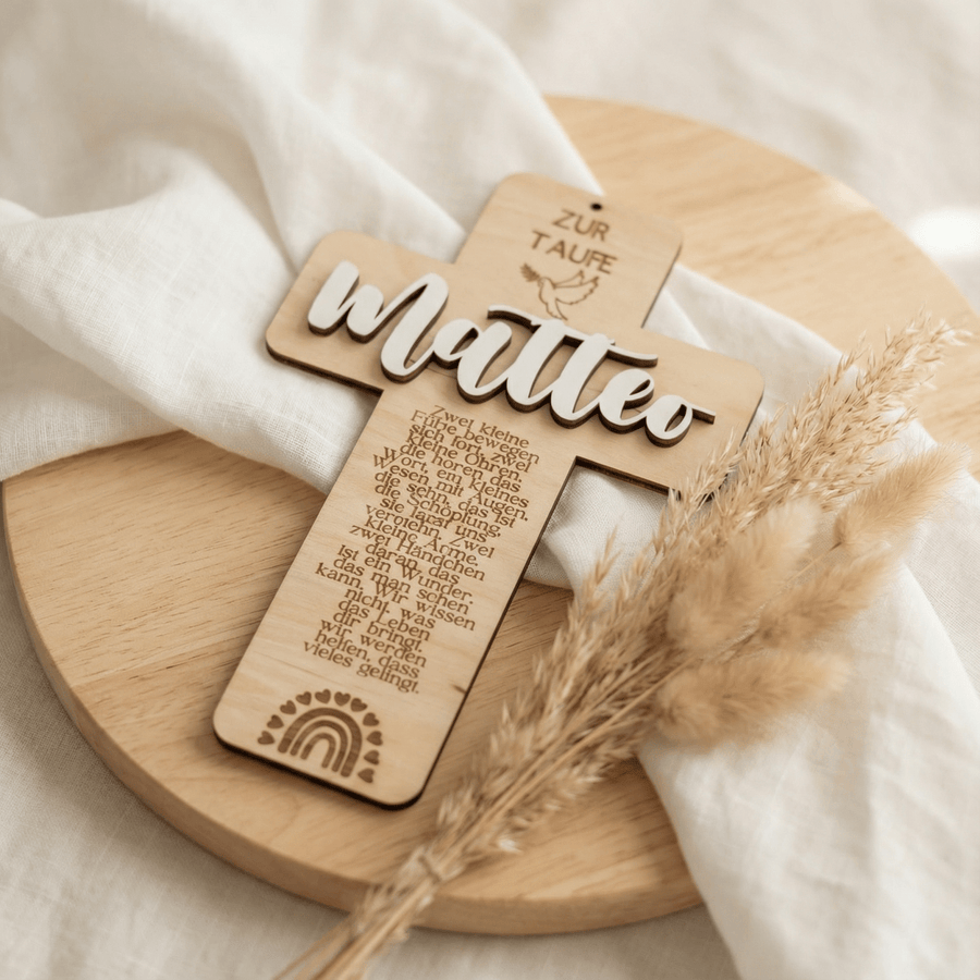Taufkreuz aus Holz personalisiert – Geschenk zur Taufe, Geburt & Erinnerung - LaserArt Germany