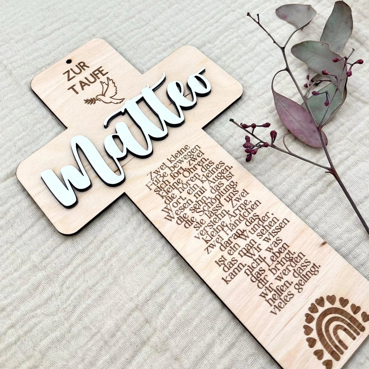 Taufkreuz aus Holz personalisiert – Geschenk zur Taufe, Geburt & Erinnerung - LaserArt Germany