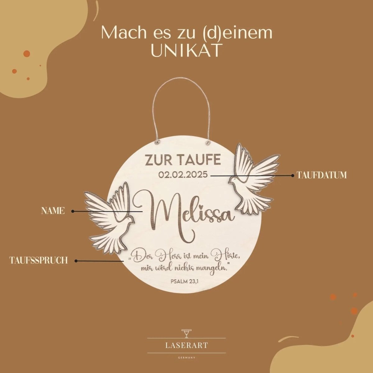 Taufgeschenk Holzschild mit Taufdatum graviert – Größenvergleich in der Hand